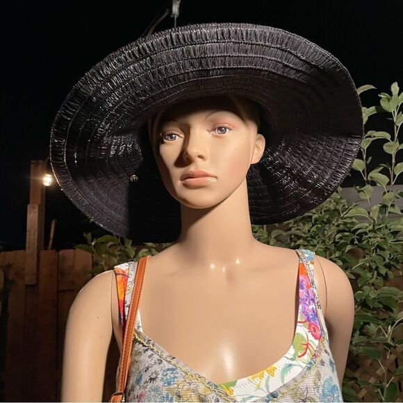 Black straw hat Kentucky Derby pin 🐎 - Picture 2 of 6